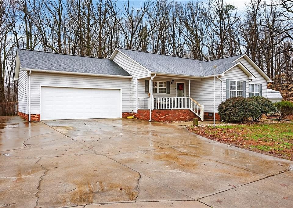 1st image of 370 Lee Rd