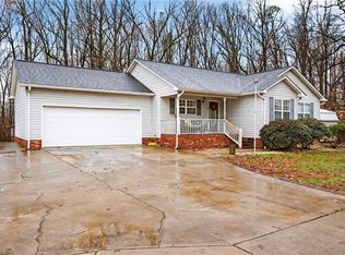 370 Lee Rd, Thomasville, NC 27360