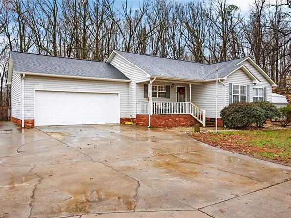 370 Lee Rd, Thomasville, NC 27360