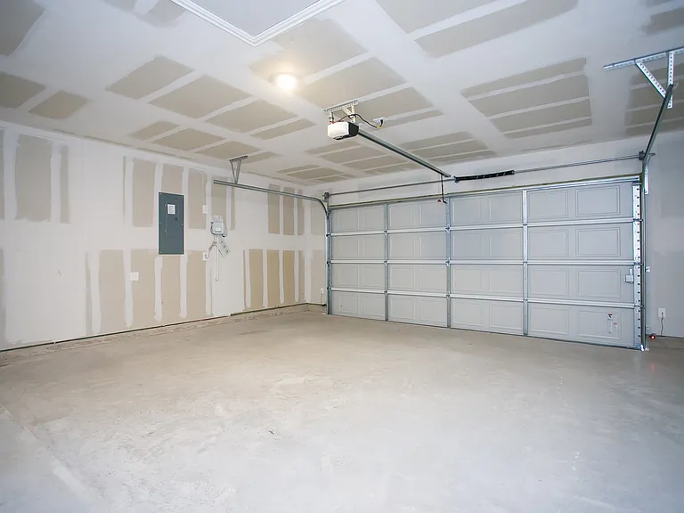 404 Castle Rd — Photo 24