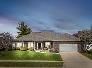 8 Sable Oaks Ct, Bloomington, IL