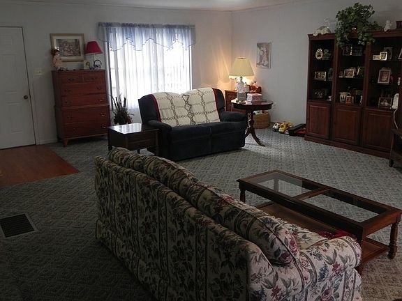 4th image of 101 N Plank St
