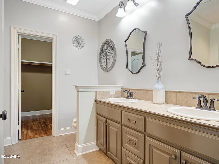 1101 Christopher St — Photo 14