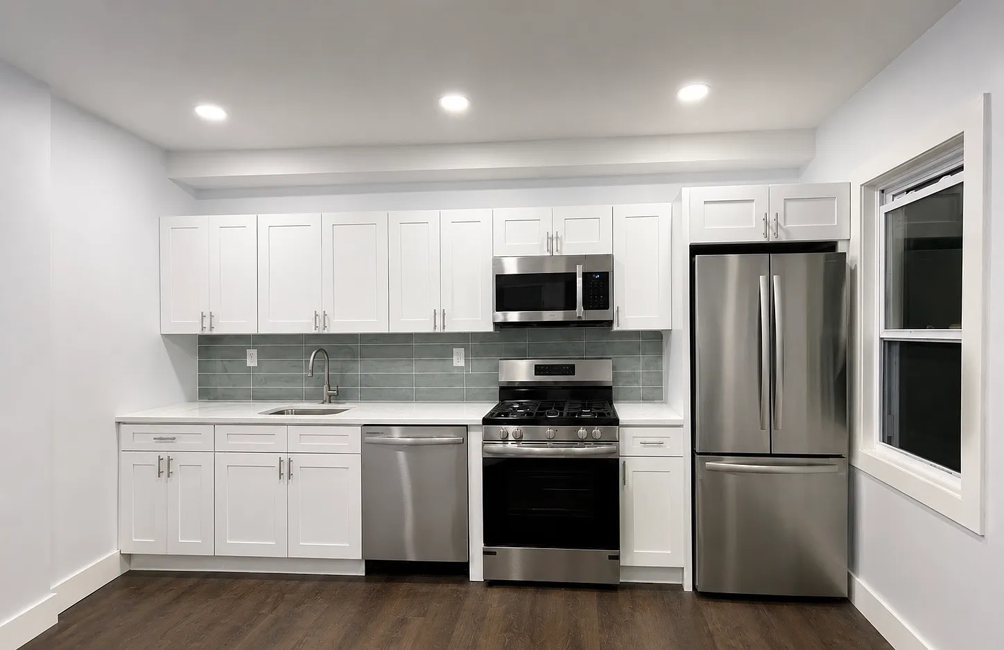 3 bed, $2,400 — Photo 2