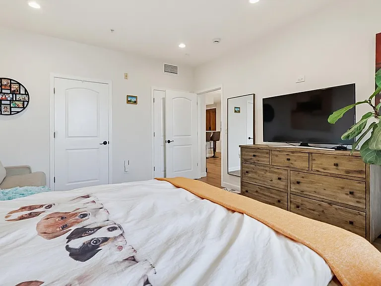 5132 W Maplewood Ave #202 — Photo 37