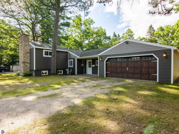 448 Hamilton St, Traverse City, MI 49686