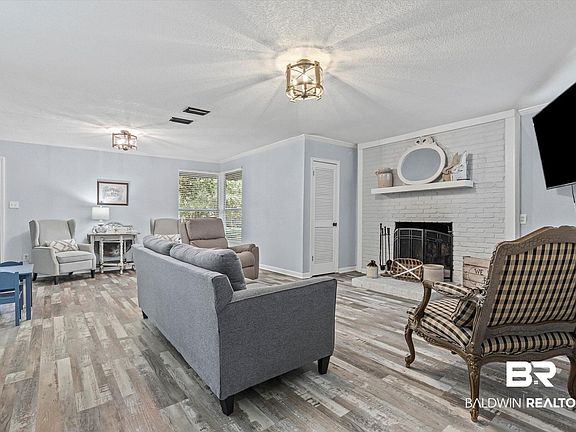 3rd image of 5060 Oak Crest Dr