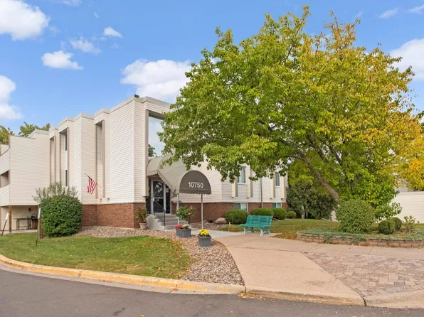 10750 Rockford Rd APT 213, Plymouth, MN 55442