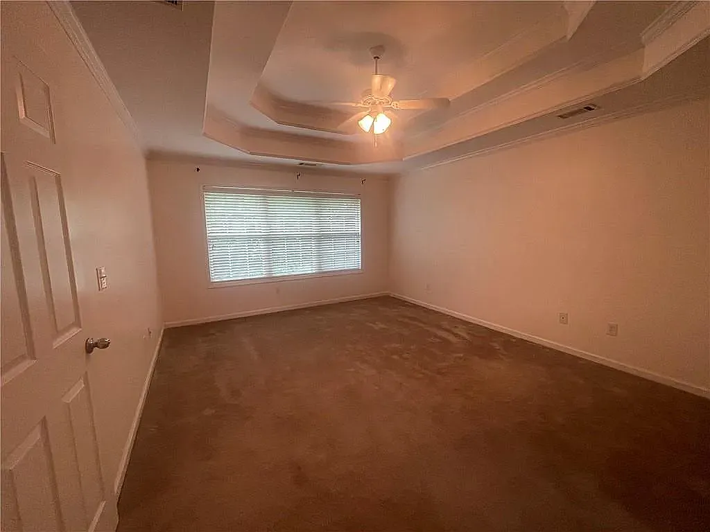 4 bed, 2604 sqft, $2,400 — Photo 4