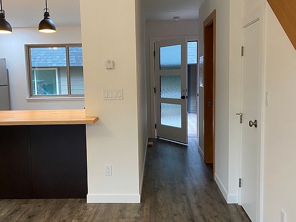 5th image of 207 Robin Dr #4