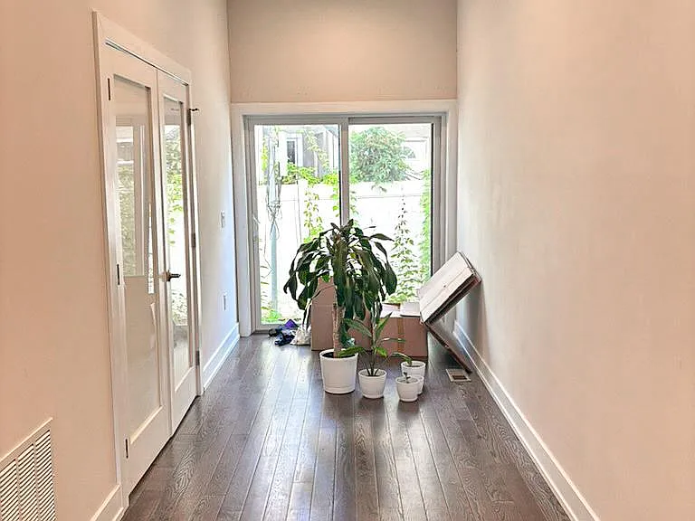 2527 Graduate Sq — Photo 8