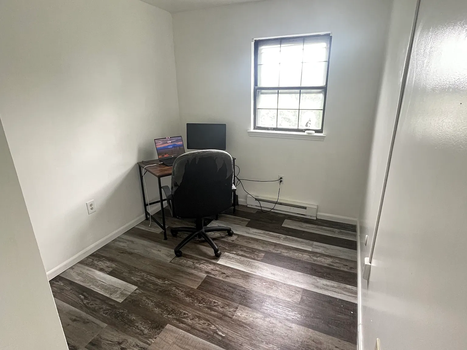 3 bed, 1.5 bath, 1102 sqft, $2,000 — Photo 2