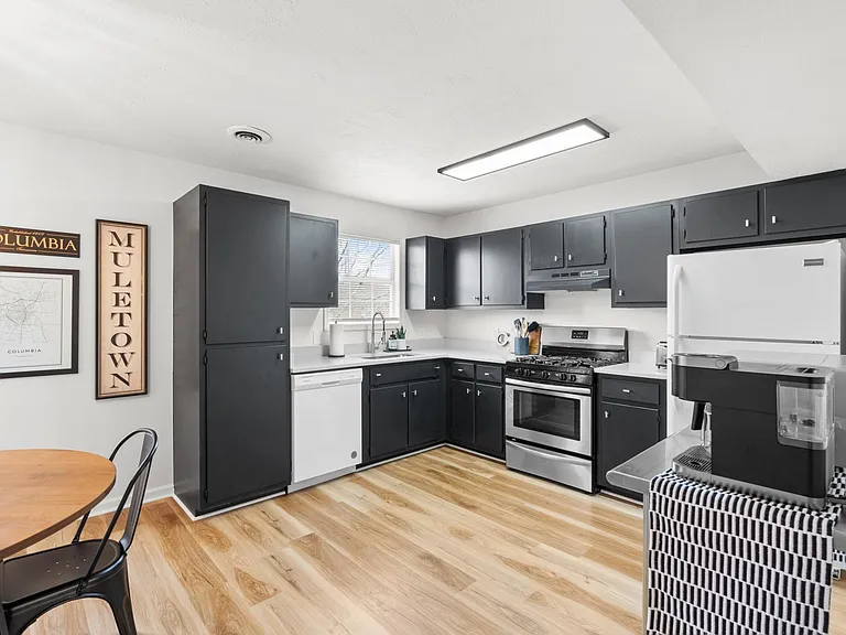 1020 Hillcrest Ave — Photo 3
