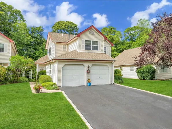 3 Turnberry Court, Middle Island, NY 11953