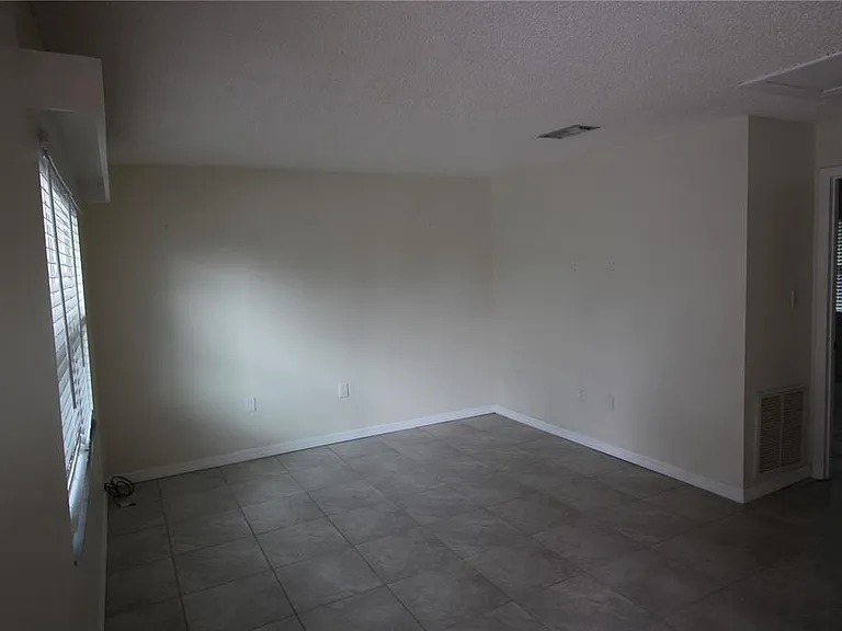 920 Columbia Ave — Photo 6