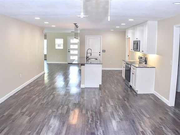 4th image of 2545 El Portal Dr
