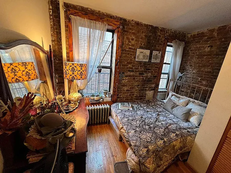 202 E 7th St #2F — Photo 2
