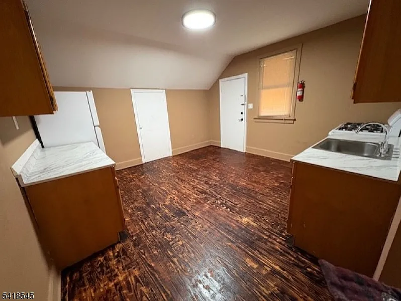 2 bed, 1.0 bath, $2,200 — Photo 4