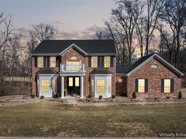 1647 Golf Course Dr, Belleville, IL 62220