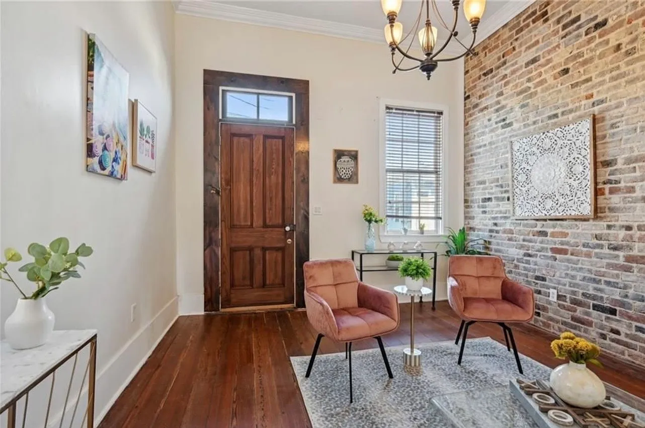 2 bed, 923 sqft, $1,550 — Photo 1