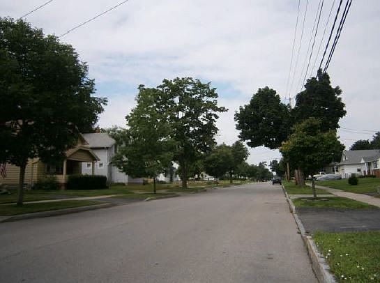 2nd image of 1105 Maple St