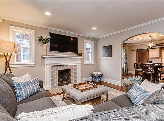 Comfortable space w neutral paint colors