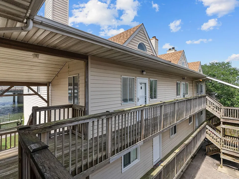 837 Little Bay Ave #3C