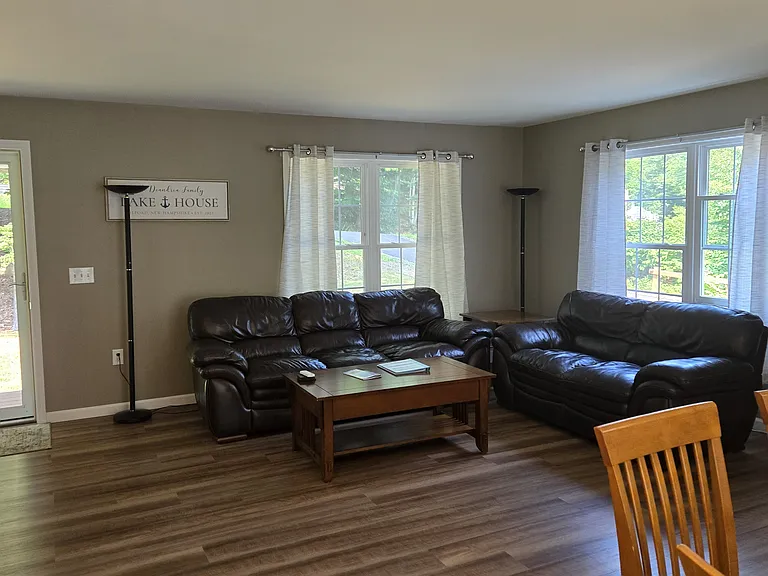 1st floor living room with flat-screen TV.