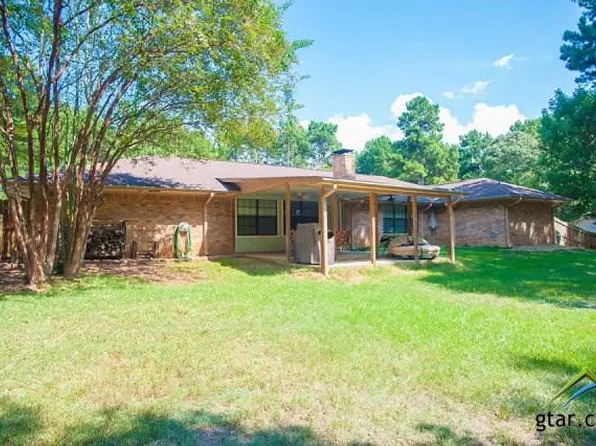 2707 Bentwood Dr, Palestine, TX 75803