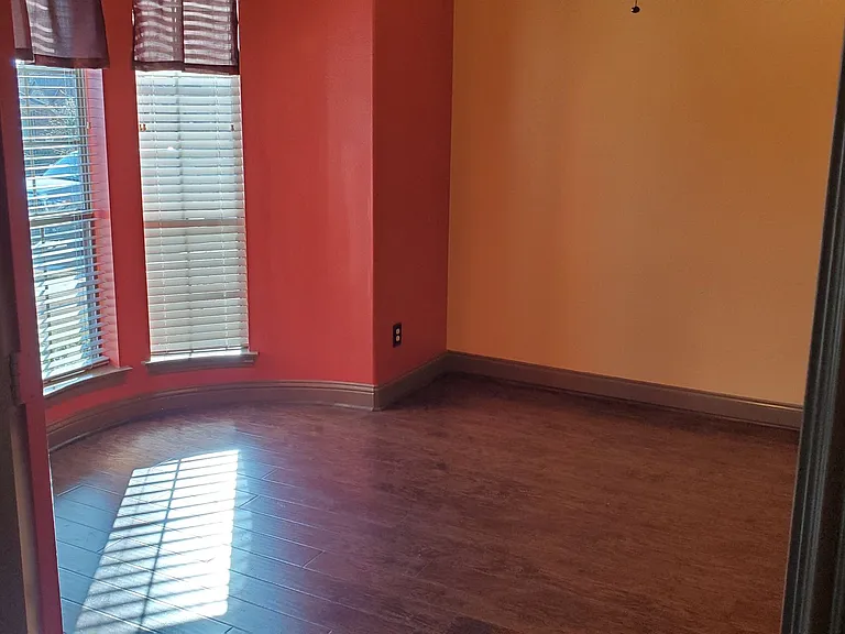 1621 Colonial Dr — Photo 1