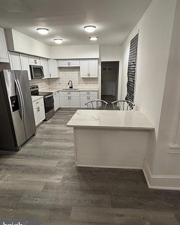 1st image of 1002 W 7th St