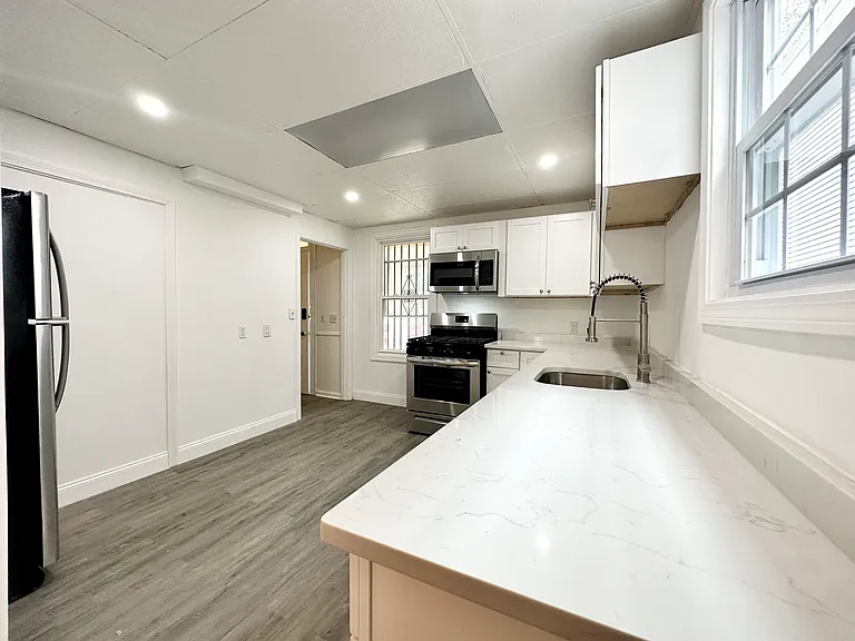 170 Alabama Ave — Photo 22