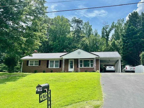 219 Green Acre Dr, Danville, VA 24540