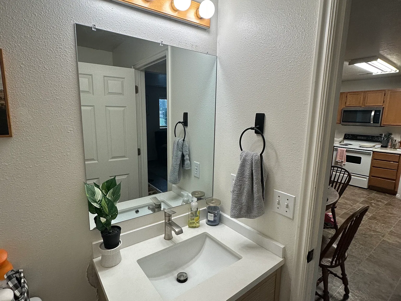 3 bed, 1.5 bath, 1425 sqft, $1,595 — Photo 3