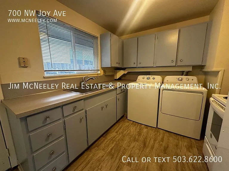 700 NW Joy Ave — Photo 9