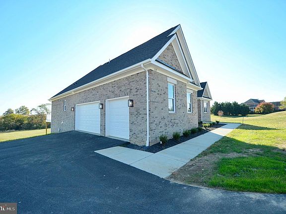 3rd image of 109 Inez Ln