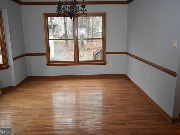 5th image of 5023 Queensbury Cir