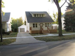 914 7th St, Sheldon, IA 51201