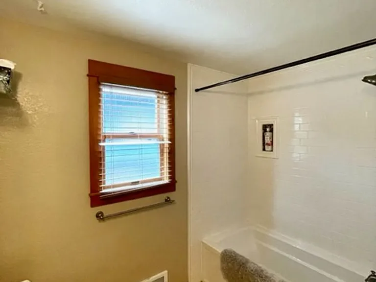1339 NW Milwaukee Ave — Photo 14