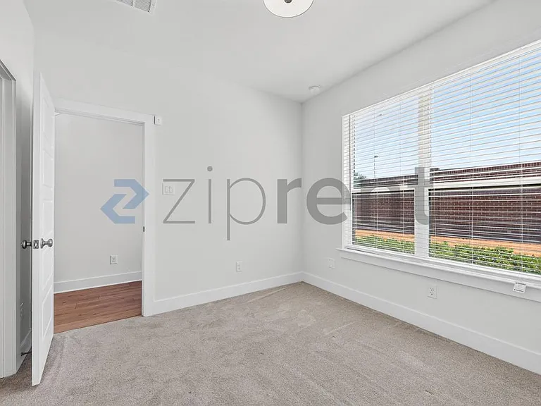 2802 Addison Park Ln — Photo 5