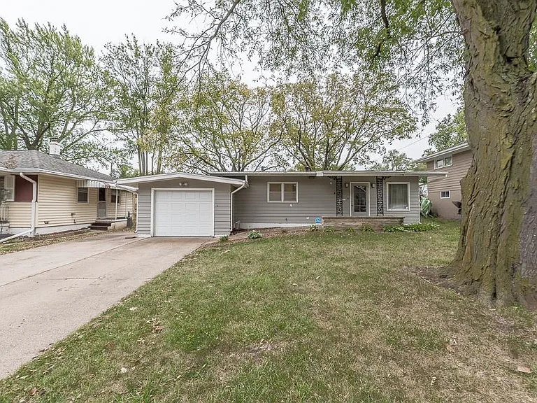 4925 Browne St — Photo 1
