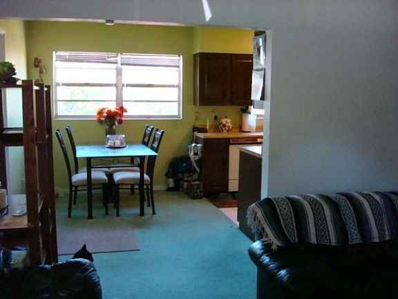 5th image of 213 W Azalea Ave
