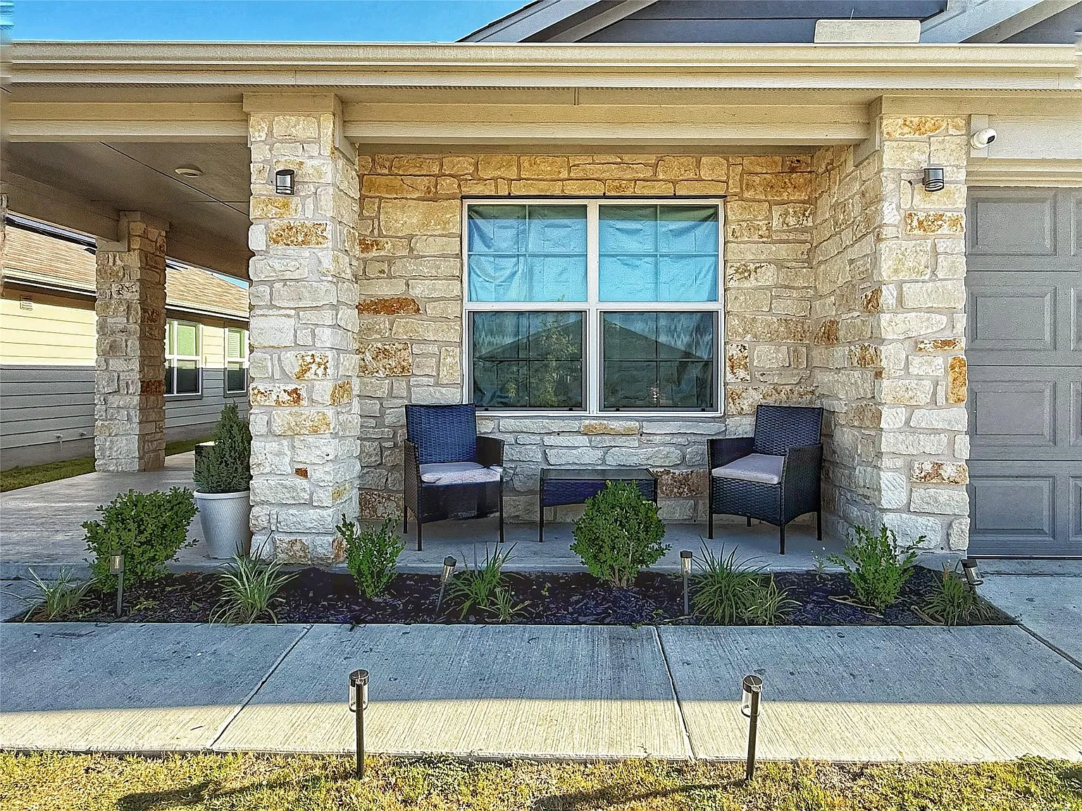 4 bed, 2.0 bath, 2060 sqft, $2,200 — Photo 4
