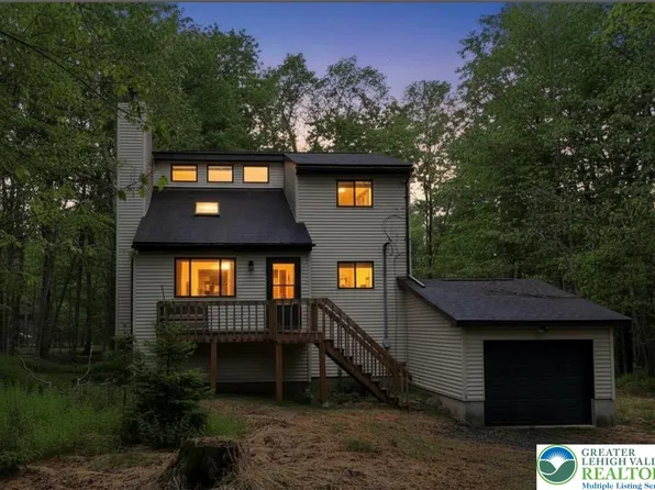 19 Livingston Ln, Gouldsboro, PA 18424