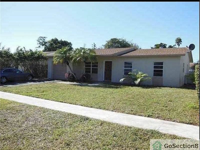 1st image of 320 SW 80th Ave