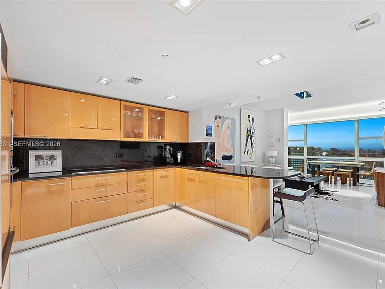 6801 Collins Ave — Photo 32