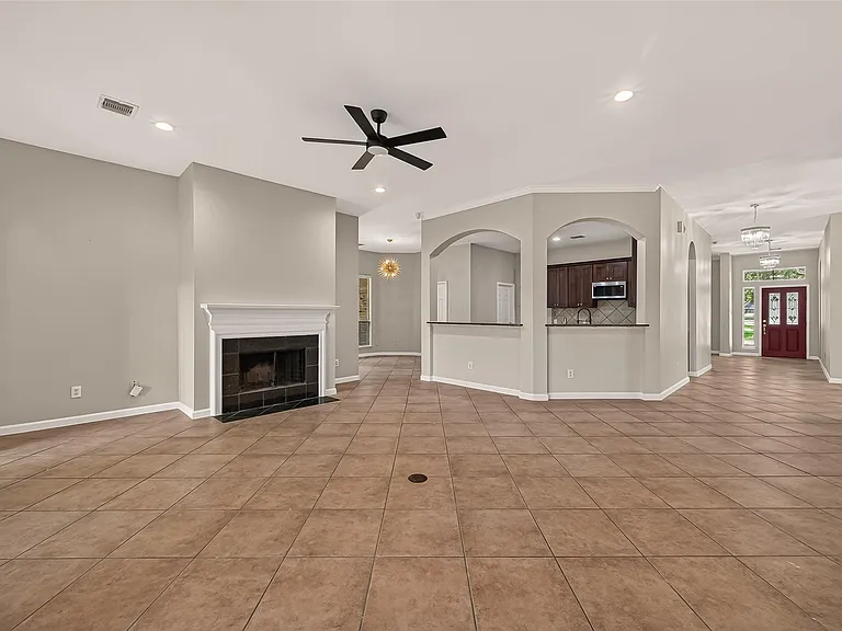 706 Silver Creek Cir — Photo 16