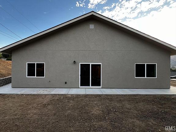 4th image of 22330 Fontana St