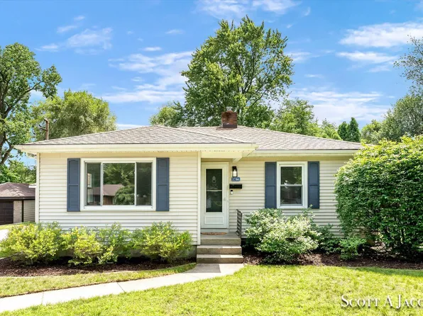 1746 8th St NW, Grand Rapids, MI 49504