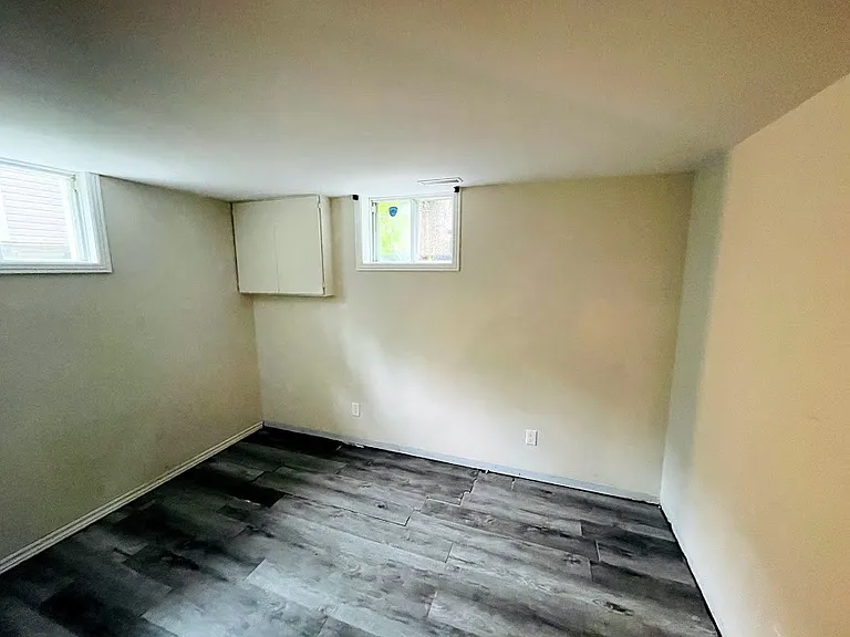 706 Hastings Ave — Photo 10